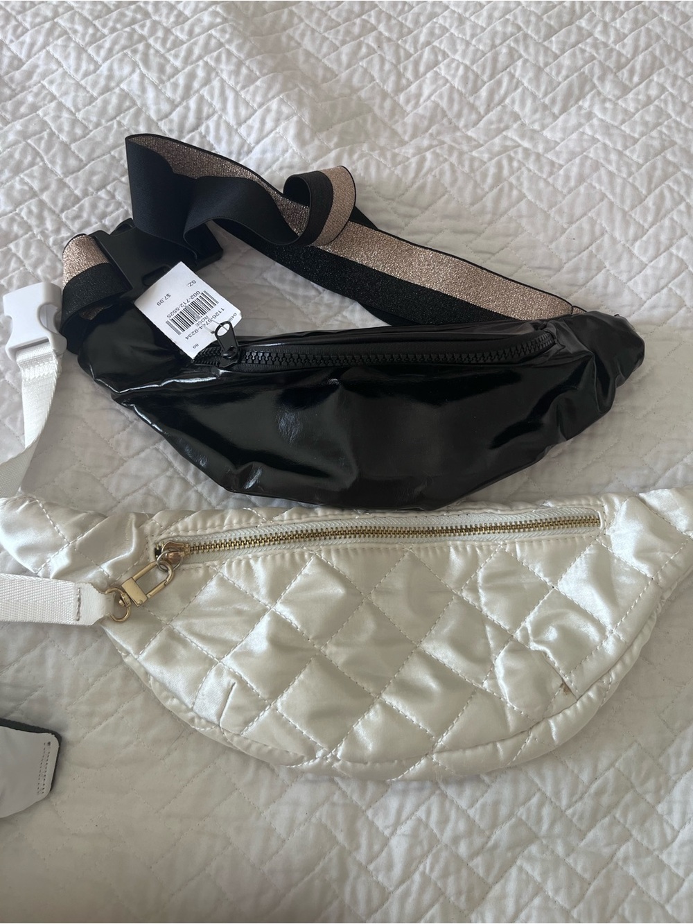 Black/white Fanny packs‼️CHECK OUT MY OTHER LISTINGS ‼️